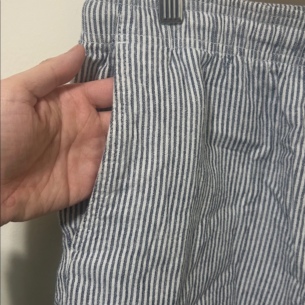 Express Shorts - Picture 5 of 6